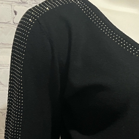 ❤️ LOVELY Knit Sweater with Rhinestones Details - Picture 3 of 5